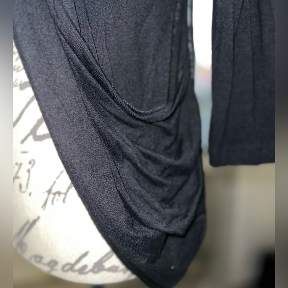 Black lightweight cover-up with open lace back and side pockets - Picture 3 of 4